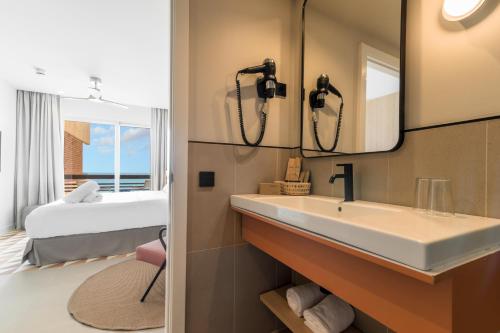 Cama ou camas em um quarto em Akquaaa Boutique Hotel