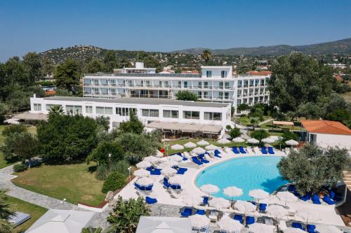 Bazén v ubytování Brown Beach Evia Island, All Inclusive in Eretria, a member of Brown Hotels nebo v jeho okolí