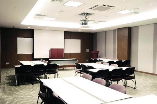a conference room with tables and chairs and whiteboards at Hanwha Resort Pyeongchang in Pyeongchang 