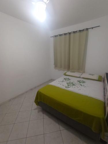 En eller flere senge i et værelse på LAZER NA ATALAIA 2