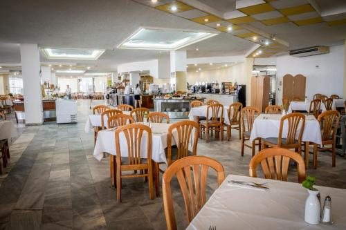Hotel Gergana - Ultra All Inclusiveにあるレストランまたは飲食店