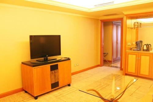Televisyen dan/atau pusat hiburan di Air China Boyue Beijing Hotel