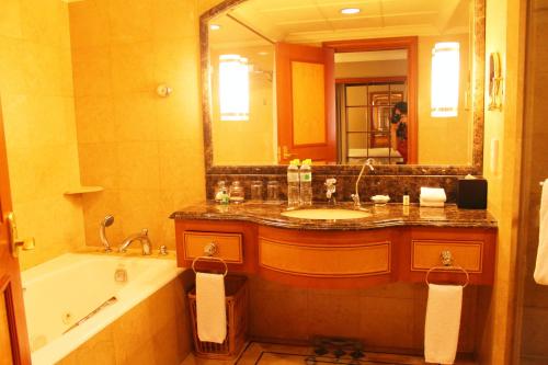 Bilik mandi di Air China Boyue Beijing Hotel
