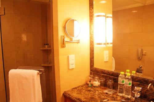 Bilik mandi di Air China Boyue Beijing Hotel