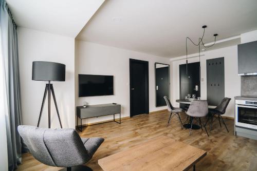 Televisyen dan/atau pusat hiburan di Executive Apartments Taborska