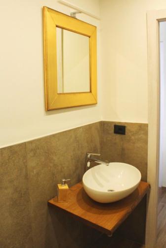 a bathroom with a sink and a mirror at Cascina Manzo in Dogliani