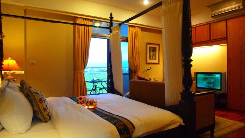 a bedroom with a canopy bed with a view at Memory Garden in Luodong