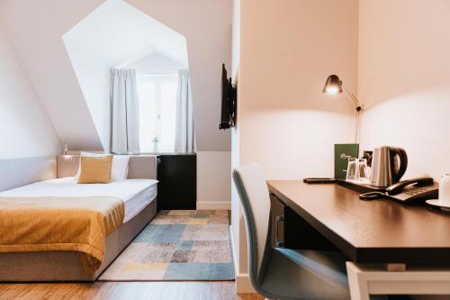 a hotel room with a bed and a desk at Pałac Łebunia in Łebunia
