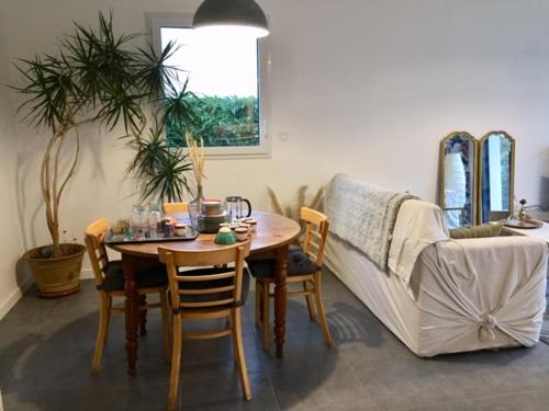 Posedenie v ubytovaní maison de charme avec jardin,pacé,proche de Rennes