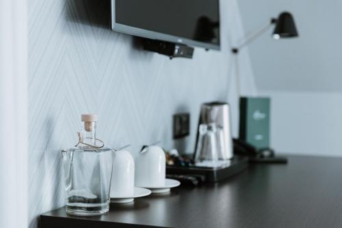 a counter with a glass vase on top of a table at Pałac Łebunia in Łebunia