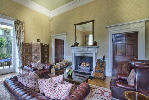 Un lugar para sentarse en The Castle By Group Retreats