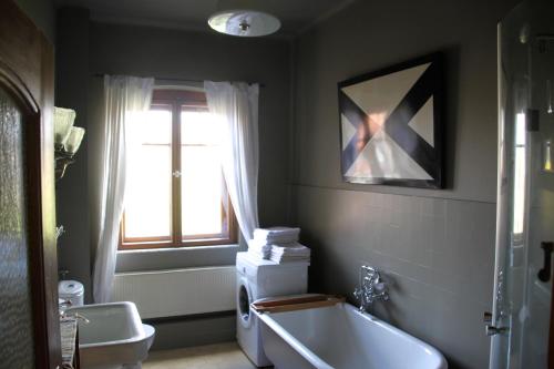 a bathroom with a tub and a toilet and a sink at Villa Sunnyside 1 in Dresden