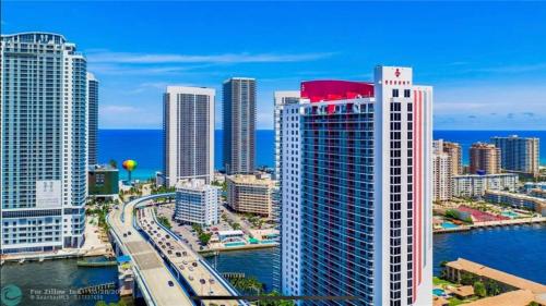Nespecifikovaný výhled na destinaci Hallandale Beach nebo výhled na město při pohledu z apartmánu
