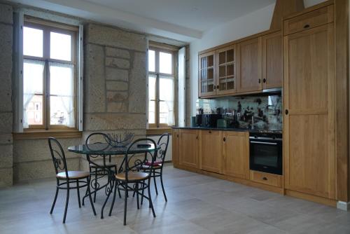 a kitchen with a table and chairs in a kitchen at Casa Guardiao in Chaves