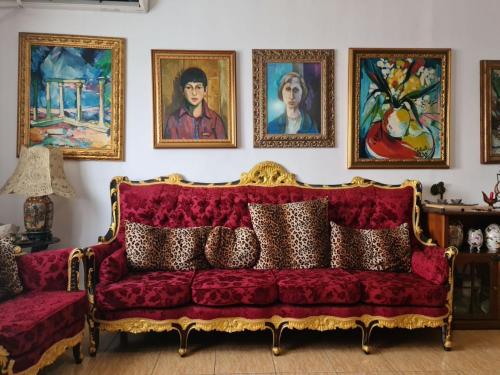 Folklore Retreat with Art & Mountain Views