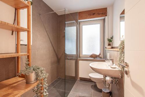 Ванная комната в Wohnen an der Residenz mit Terrasse bis zu 8 Personen