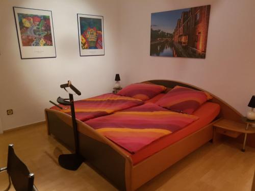 a bedroom with a bed with a lamp in it at Entspannen & Wohlfühlen in der Lüneburger Heide in Vierhöfen