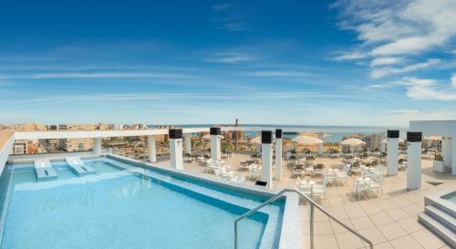 a swimming pool on the roof of a hotel at Hotel RH Vinaros Playa & Spa 4* Sup in Vinarós