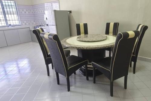 Gambar di galeri bagi Mersing Spacious 3bedroom with free parking space di Mersing
