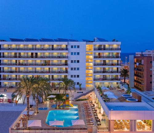 Bazén v ubytovaní Hotel RH Bayren Parc alebo v jeho blízkosti