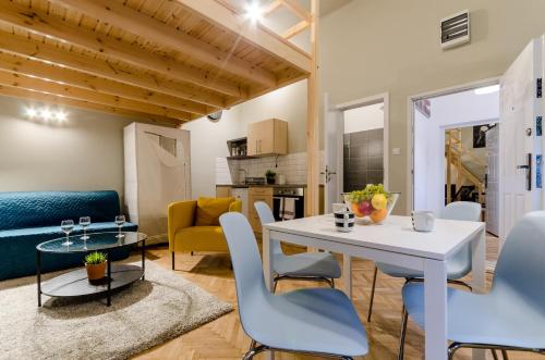 Green Cumin Studio Next To Famous Cafe