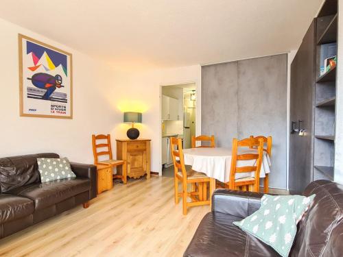 Appartement 3P rénové, balcon, proche pistes et commerces - FR-1-425-126