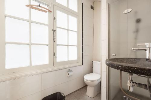 New! Private Authentic Apartment In City Centre!