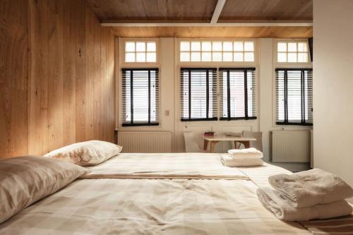 New! Private Authentic Apartment In City Centre!