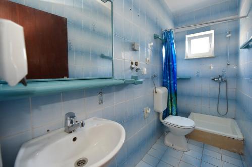 Koupelna v ubytování Apartments by the sea Stara Novalja, Pag - 235