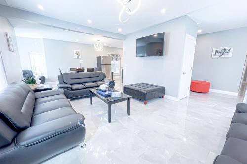 a living room with a couch and a table at Group Friendly 6BR Near Aquarium & Niagara Falls in Niagara Falls