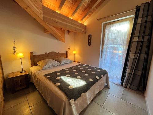 Appartement chaleureux avec WIFI et parking, proche pistes, 6 pers.