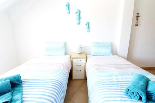 Heart of Old Town Apartment - Steps from the Beach