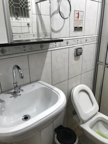 a small bathroom with a sink and a toilet at Hostel Office- Hospedagem Climatizada quartos e apartamentos privativos in Extrema