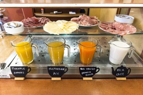 a display of different types of drinks on a counter at Millennium Gold Hotel in Naples