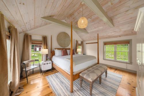 Ένα ή περισσότερα κρεβάτια σε δωμάτιο στο Inn at Silver Maple Farm
