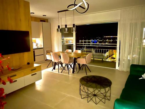 TV a/nebo společenská místnost v ubytování ZADAR Panorama Apartment