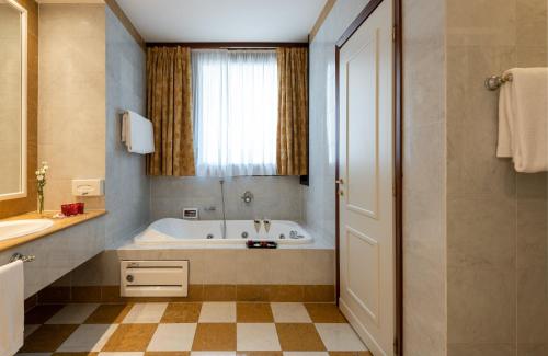 Koupelna v ubytování Leonardo Hotel Milan City Center