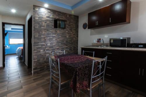 a kitchen with a table and chairs in a room at Hotel Boutique Mardeka in Orizaba