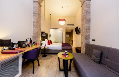 Area soggiorno di Leonardo Hotel Barcelona Las Ramblas