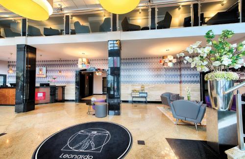 Lobbyen eller receptionen på Leonardo Royal Hotel Warsaw