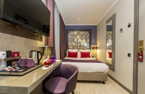 Letto o letti in una camera di Leonardo Hotel Barcelona Las Ramblas