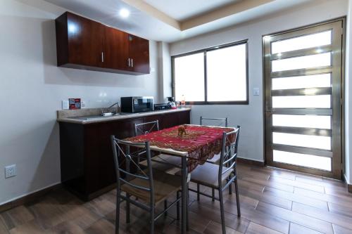 a kitchen with a table and chairs in a room at Hotel Boutique Mardeka in Orizaba