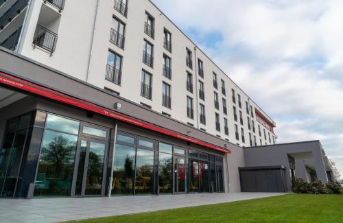 an external view of a building with large windows at Leonardo Hotel Bad Kreuznach in Bad Kreuznach