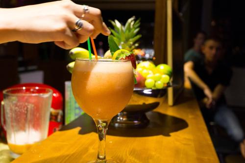 a person is serving a drink on a table at Camping Bungalows El Far in Calella