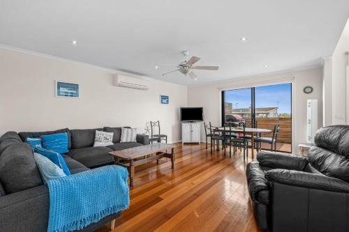 a living room with two couches and a table at Puebla Casa 1 35a in Torquay