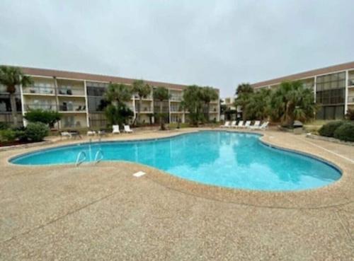 a large swimming pool in front of a building at Biloxi Beach Condo in Biloxi