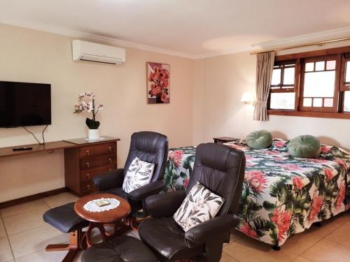 Ruang duduk di Amamoor Lodge