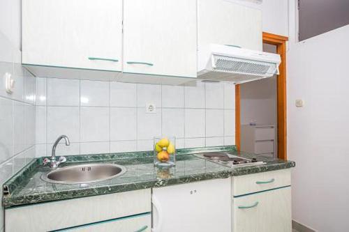 Kuchyň nebo kuchyňský kout v ubytování Apartments with parking spaces Orebic, Peljesac - 643
