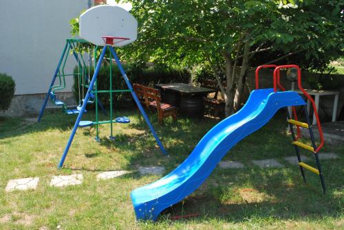 Apartments for families with children Kampor, Rab - 15144