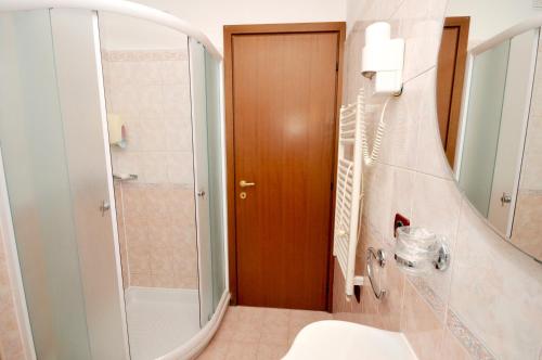 Rooms by the sea Trogir - 15155